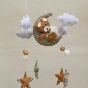 Mobile urso a dormir na lua
